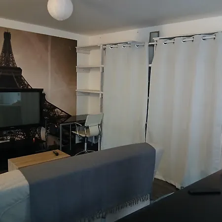 De 90 M2 Climatise Avec Terrasse *