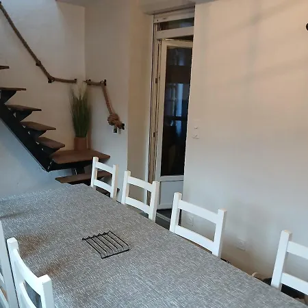 De 90 M2 Climatise Avec Terrasse Apartmán *