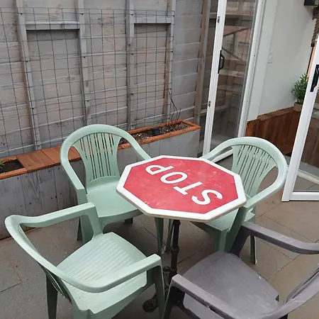 De 90 M2 Climatise Avec Terrasse 아파트 *