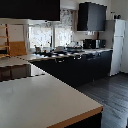 De 90 M2 Climatise Avec Terrasse * 오비에르