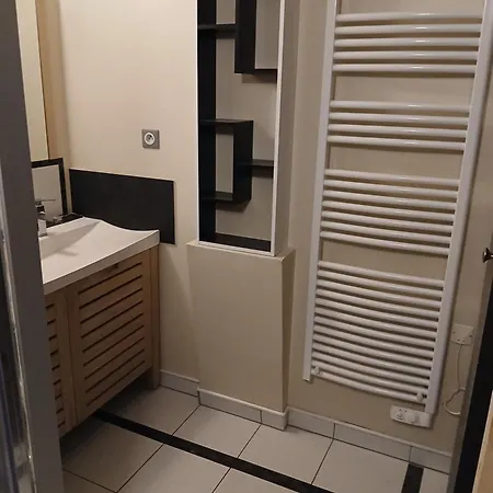 De 90 M2 Climatise Avec Terrasse *