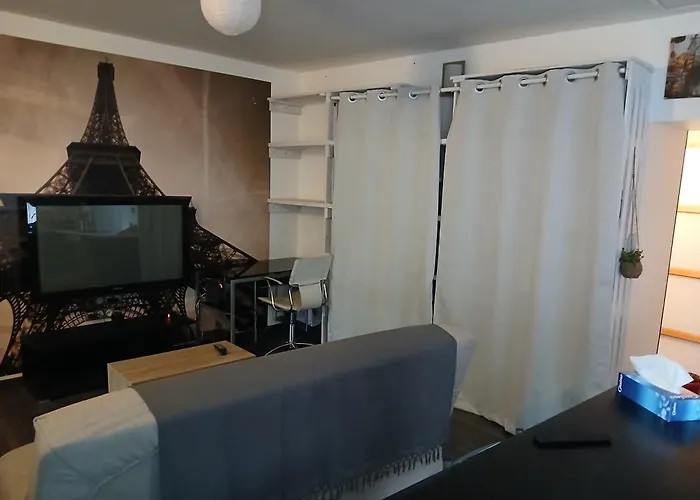 De 90 M2 Climatise Avec Terrasse *