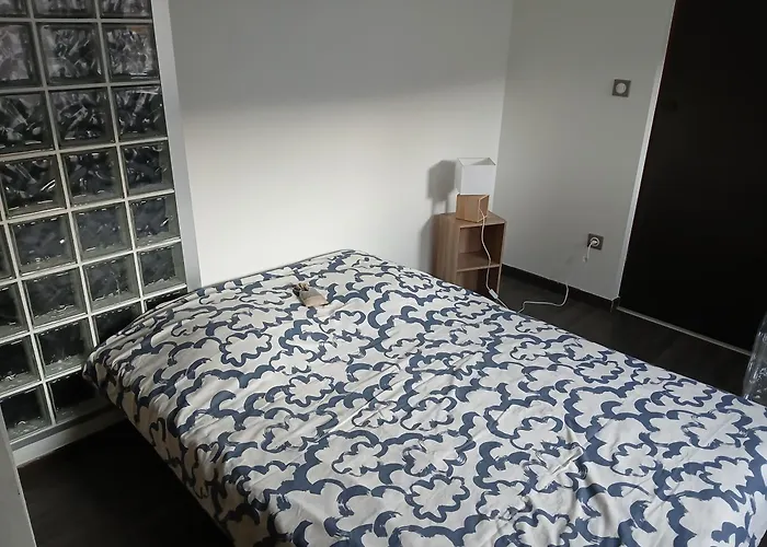 De 90 M2 Climatise Avec Terrasse * 오비에르