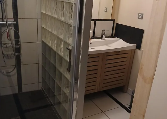 De 90 M2 Climatise Avec Terrasse *