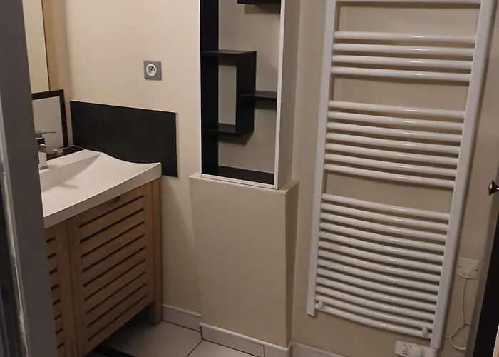 De 90 M2 Climatise Avec Terrasse *