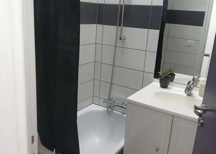 De 90 M2 Climatise Avec Terrasse 오비에르